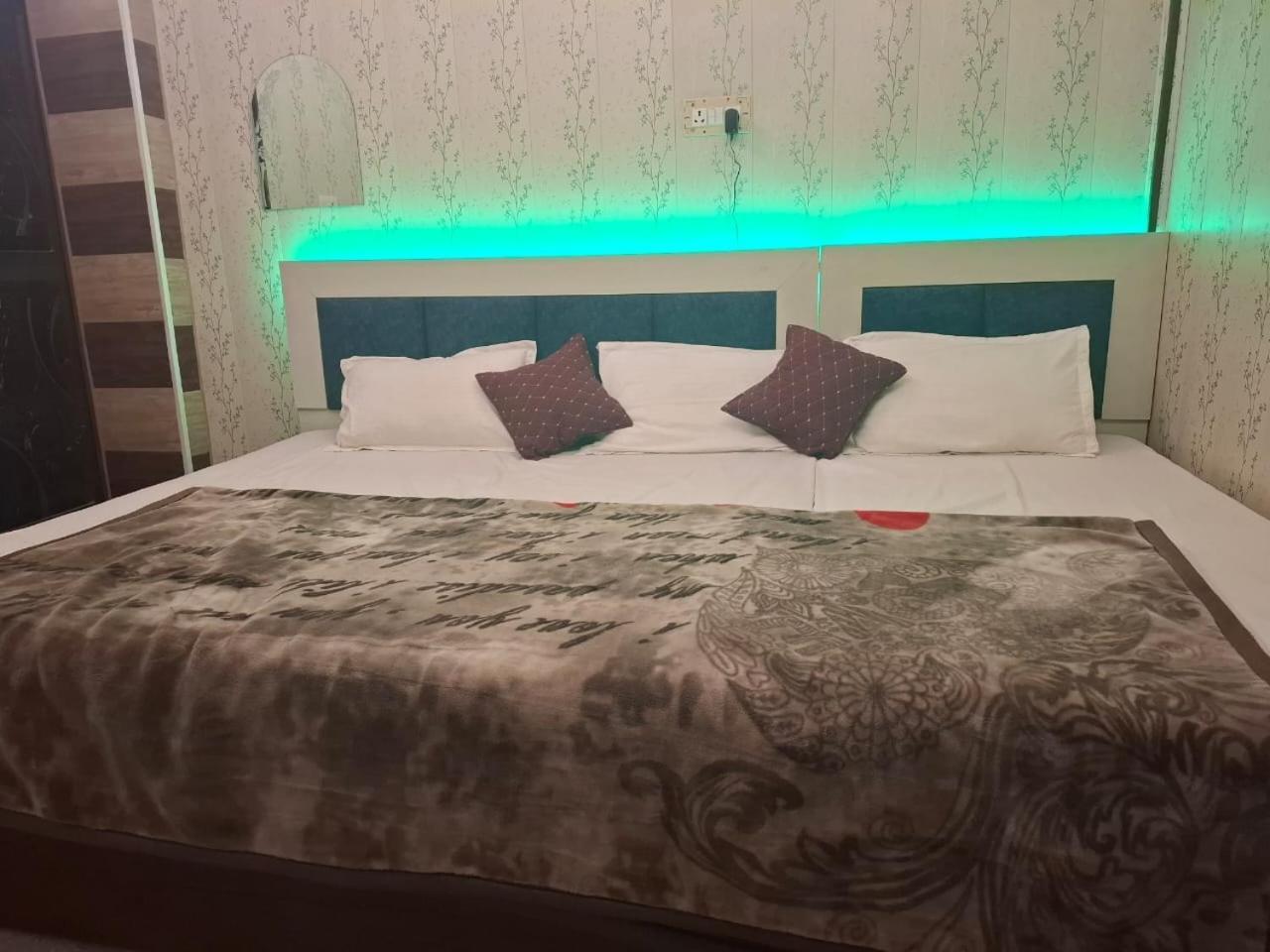 Hotel Sgh Subhadra Guest House Ayodhya Εξωτερικό φωτογραφία